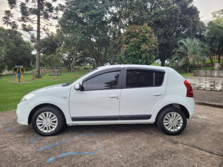 RENAULT - SANDERO - 2012/2013 - Branca - R$ 36.900,00