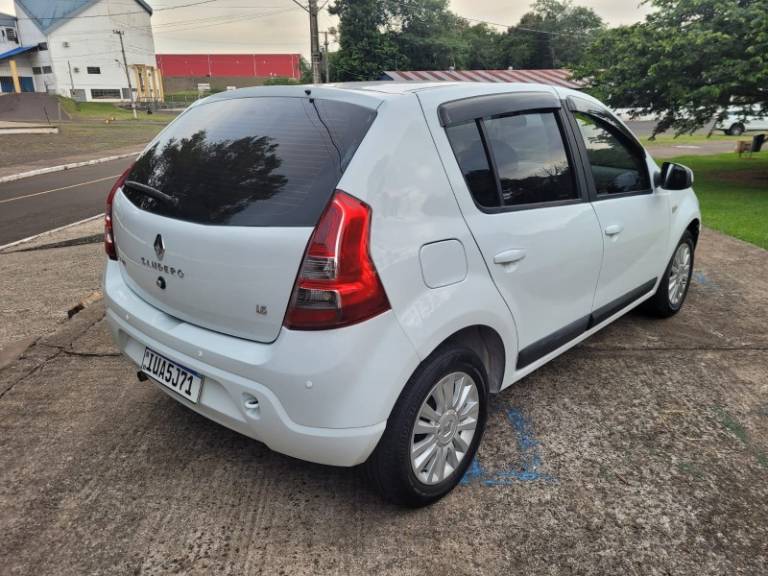 RENAULT - SANDERO - 2012/2013 - Branca - R$ 36.900,00