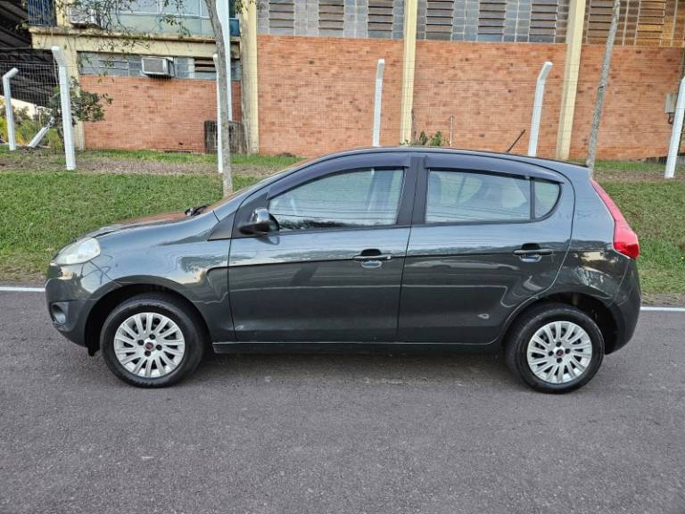 FIAT - PALIO - 2013/2014 - Cinza - R$ 39.900,00