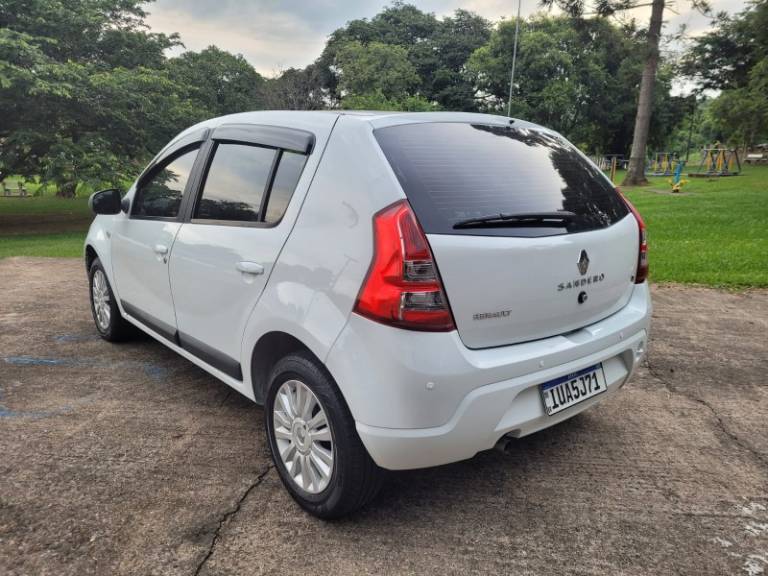 RENAULT - SANDERO - 2012/2013 - Branca - R$ 36.900,00