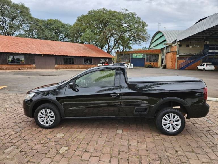 VOLKSWAGEN - SAVEIRO - 2011/2012 - Preta - R$ 45.900,00