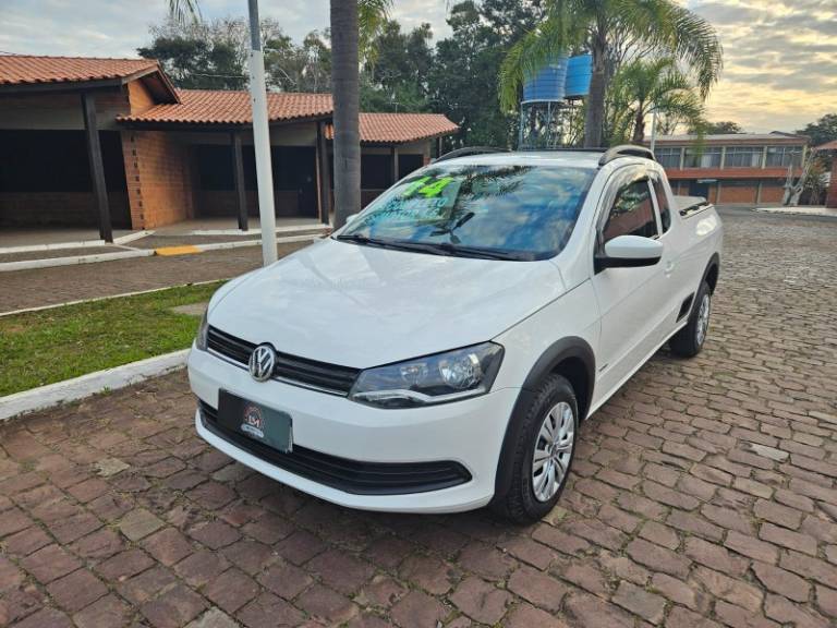 VOLKSWAGEN - SAVEIRO - 2013/2014 - Branca - R$ 52.900,00