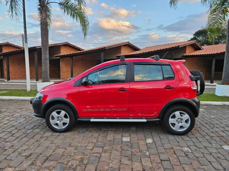 VOLKSWAGEN - CROSSFOX - 2009/2010 - Vermelha - R$ 39.900,00