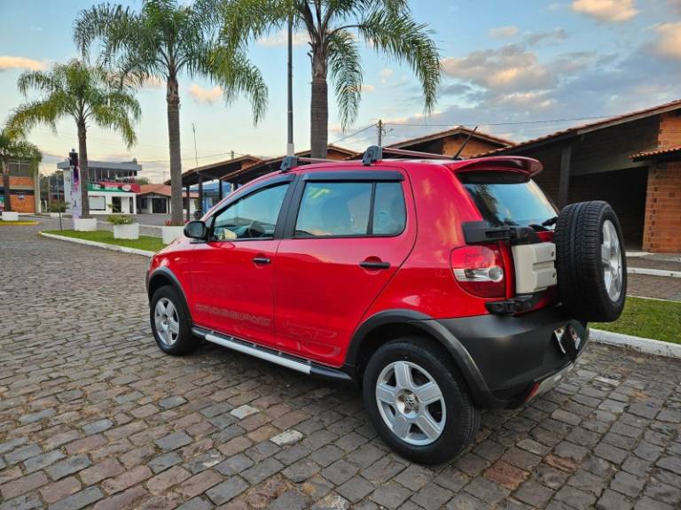VOLKSWAGEN - CROSSFOX - 2009/2010 - Vermelha - R$ 39.900,00