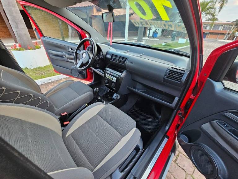 VOLKSWAGEN - CROSSFOX - 2009/2010 - Vermelha - R$ 39.900,00