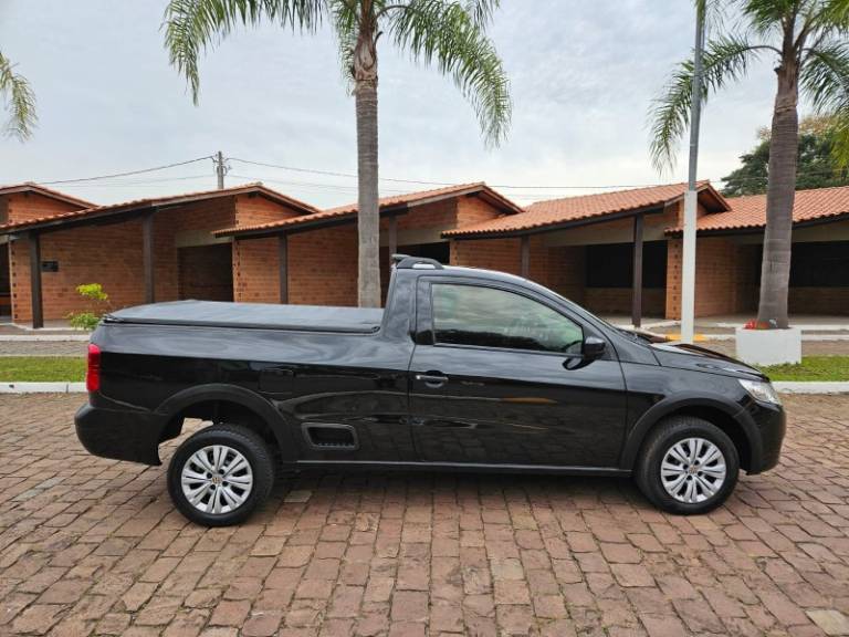 VOLKSWAGEN - SAVEIRO - 2011/2012 - Preta - R$ 45.900,00