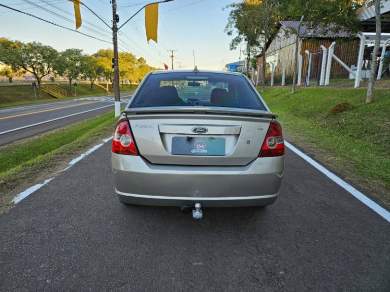 FORD - FIESTA - 2010/2010 - Prata - R$ 31.900,00