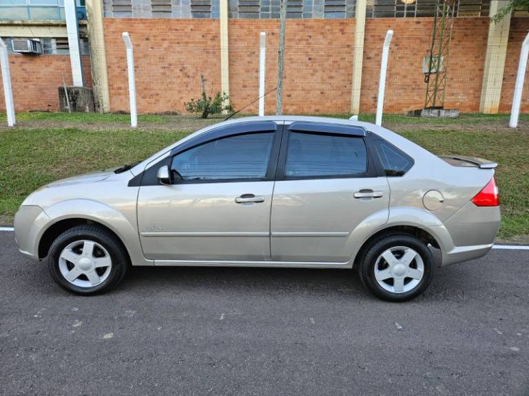 FORD - FIESTA - 2010/2010 - Prata - R$ 31.900,00