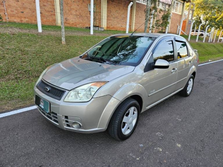 FORD - FIESTA - 2010/2010 - Prata - R$ 30.900,00