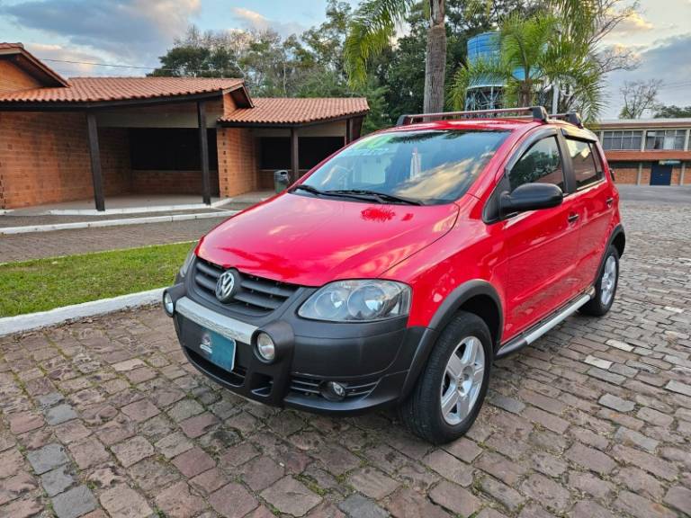 VOLKSWAGEN - CROSSFOX - 2009/2010 - Vermelha - R$ 39.900,00