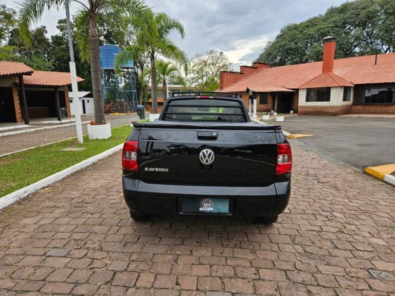 VOLKSWAGEN - SAVEIRO - 2011/2012 - Preta - R$ 45.900,00