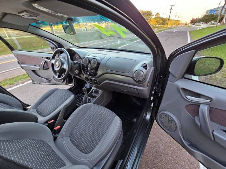 FIAT - PALIO - 2013/2014 - Cinza - R$ 39.900,00