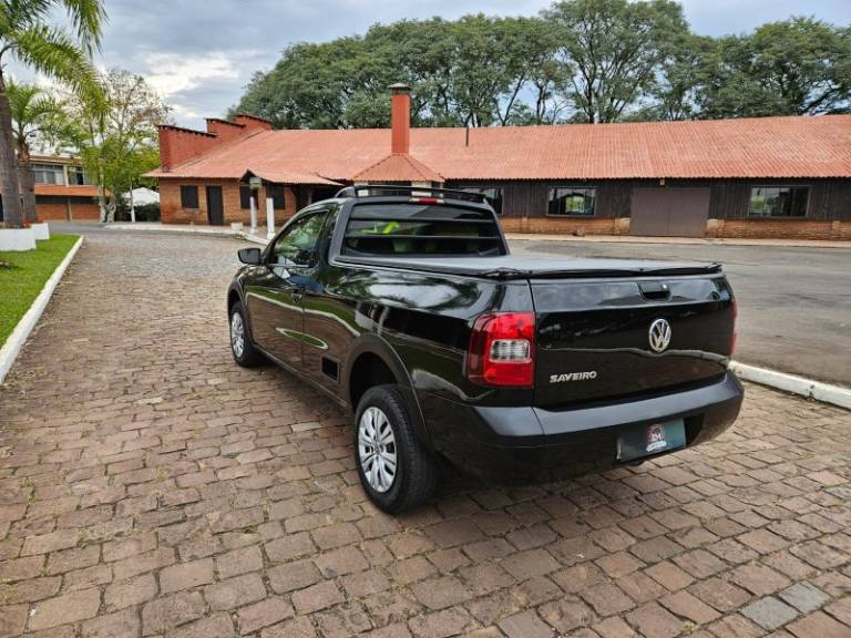 VOLKSWAGEN - SAVEIRO - 2011/2012 - Preta - R$ 45.900,00