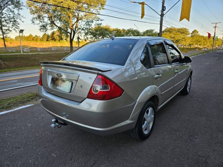 FORD - FIESTA - 2010/2010 - Prata - R$ 31.900,00