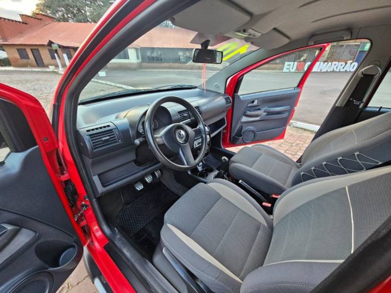 VOLKSWAGEN - CROSSFOX - 2009/2010 - Vermelha - R$ 39.900,00