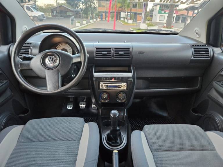 VOLKSWAGEN - CROSSFOX - 2009/2010 - Vermelha - R$ 39.900,00