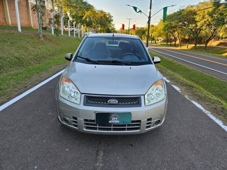 FORD - FIESTA - 2010/2010 - Prata - R$ 31.900,00