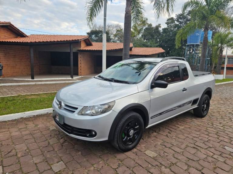 VOLKSWAGEN - SAVEIRO - 2011/2011 - Prata - R$ 45.900,00