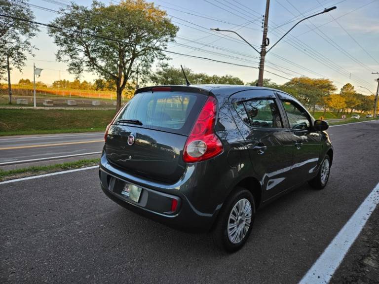 FIAT - PALIO - 2013/2014 - Cinza - R$ 39.900,00