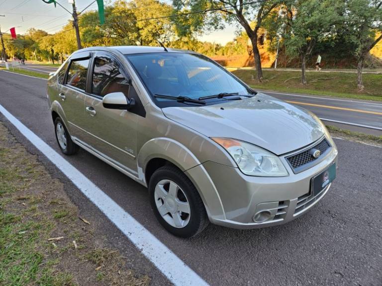 FORD - FIESTA - 2010/2010 - Prata - R$ 31.900,00