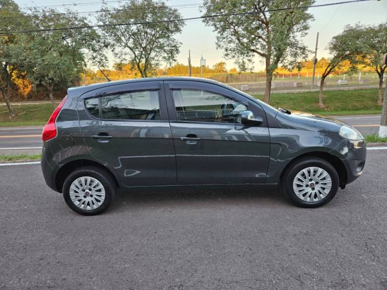 FIAT - PALIO - 2013/2014 - Cinza - R$ 39.900,00