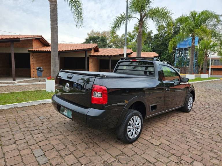 VOLKSWAGEN - SAVEIRO - 2011/2012 - Preta - R$ 45.900,00