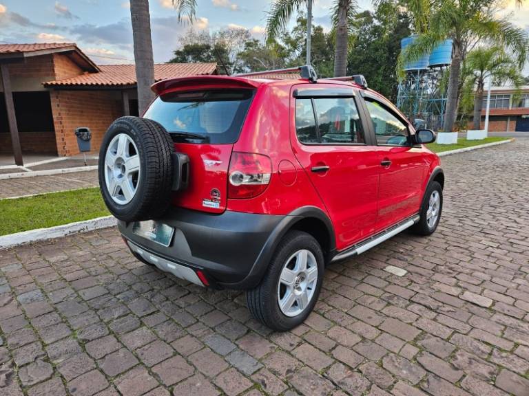 VOLKSWAGEN - CROSSFOX - 2009/2010 - Vermelha - R$ 39.900,00